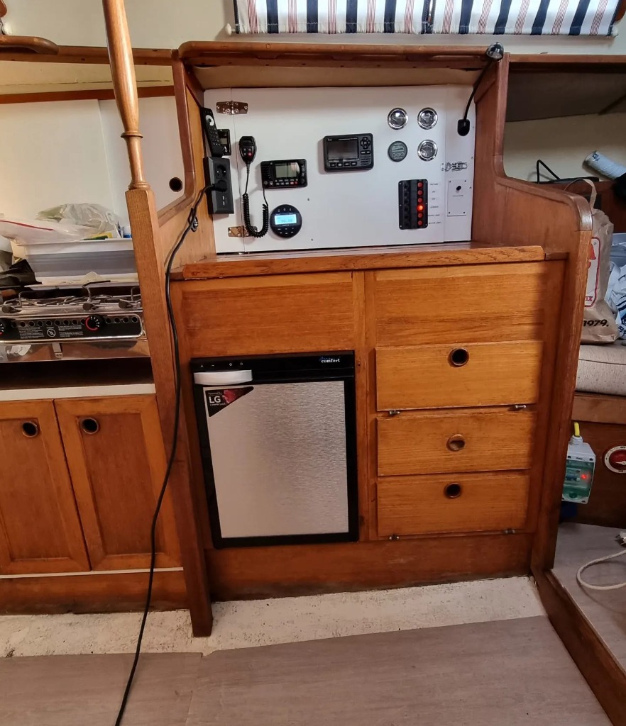 Interior navigation desk and cabinet fridge